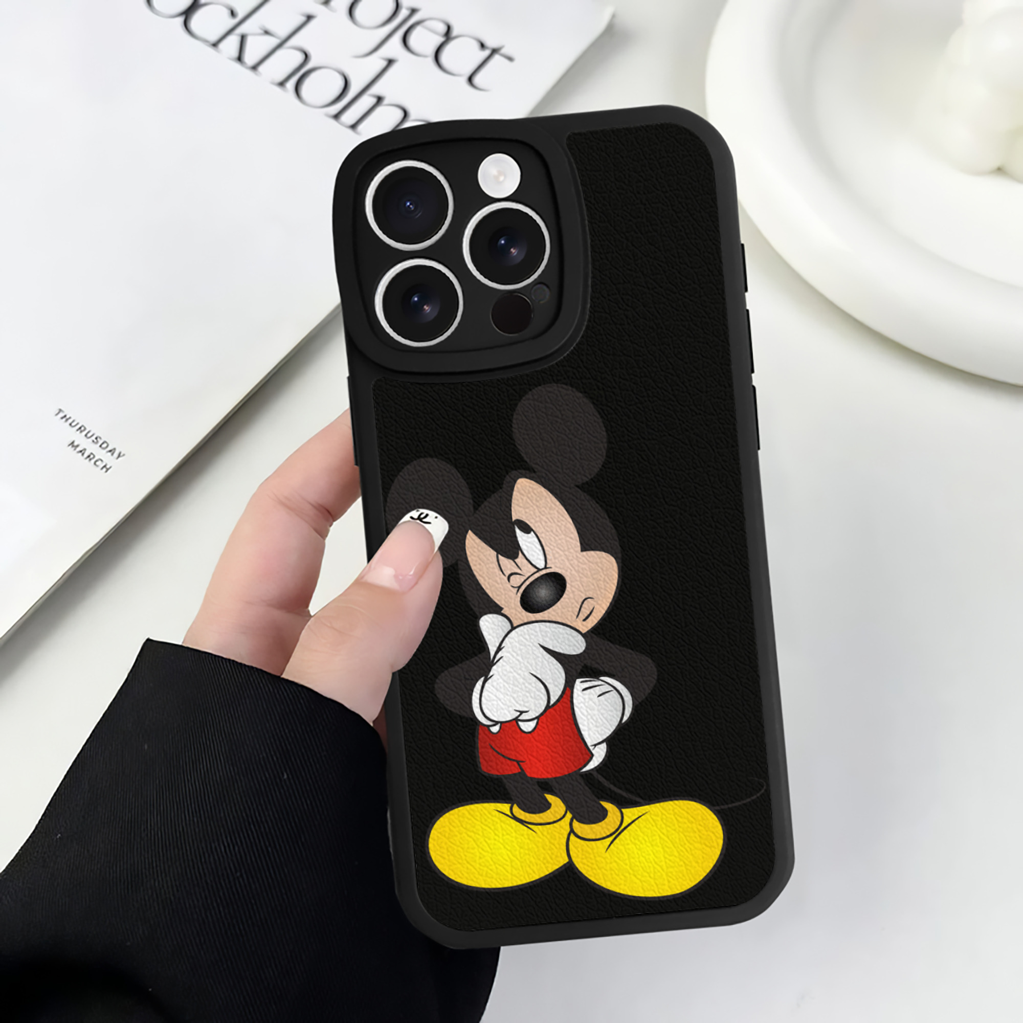 （画像用） ミッキーマウス Mickey Mouse 【iPhone 16シリーズ対応】シリコンスマホケース（レザー調） 材質：シリコン
